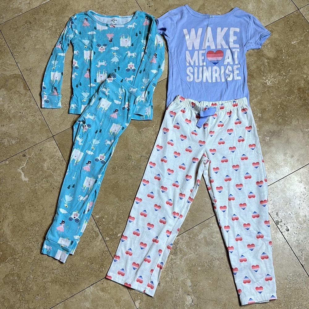 🎉2 SETS🎉 of Carter’s Girls pajamas in size 5T